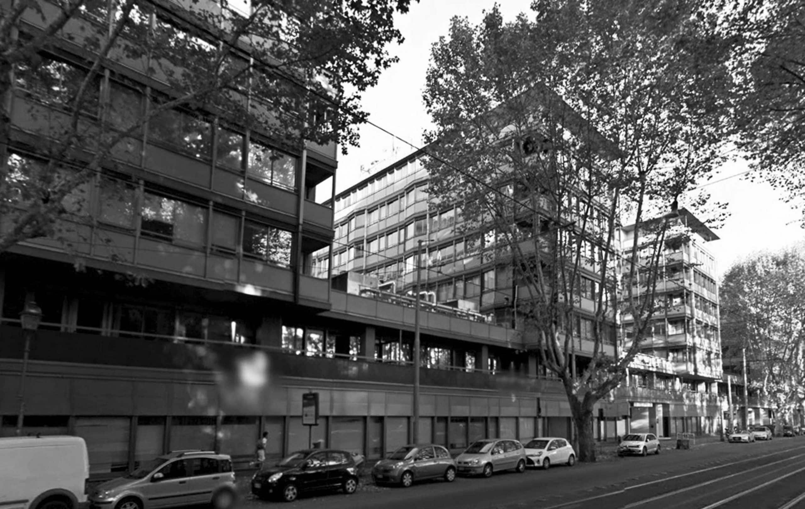 1 - Edificio di uffici in viale Regina Margherita, via Ombrone e via Arno, Roma; collaborazione per A. La Padula e C. Pascoletti - Vista esterna