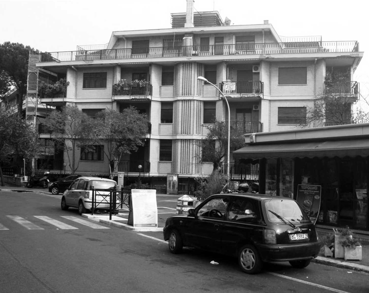 9 - Edificio residenziale nel Quartiere EUR - Laurentino, Roma - Vista esterna