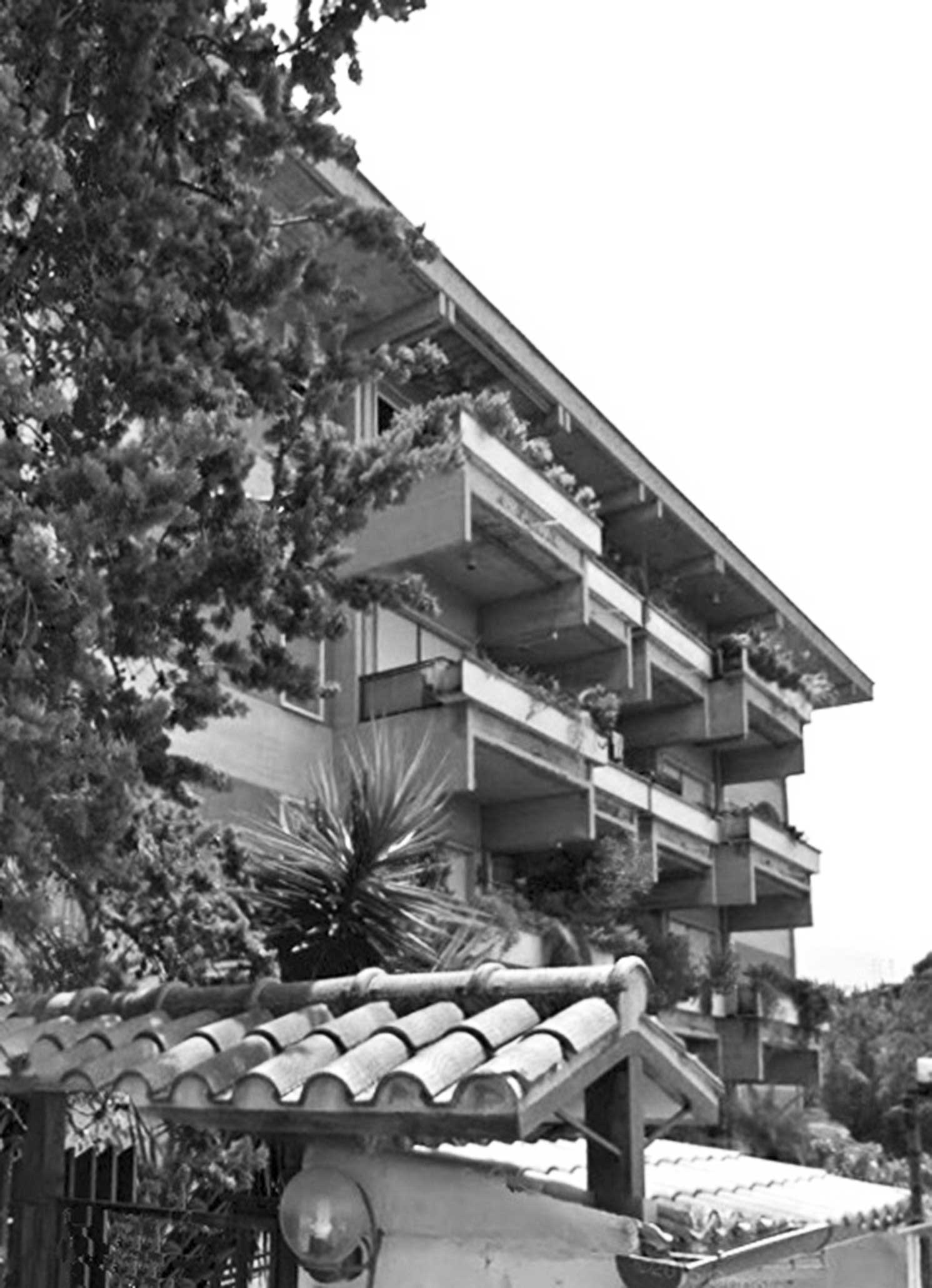 11 - Edificio di 10 appartamenti per una Cooperativa edilizia in via degli Estensi, Roma; con Studio Monaco - Martini - Vista esterna