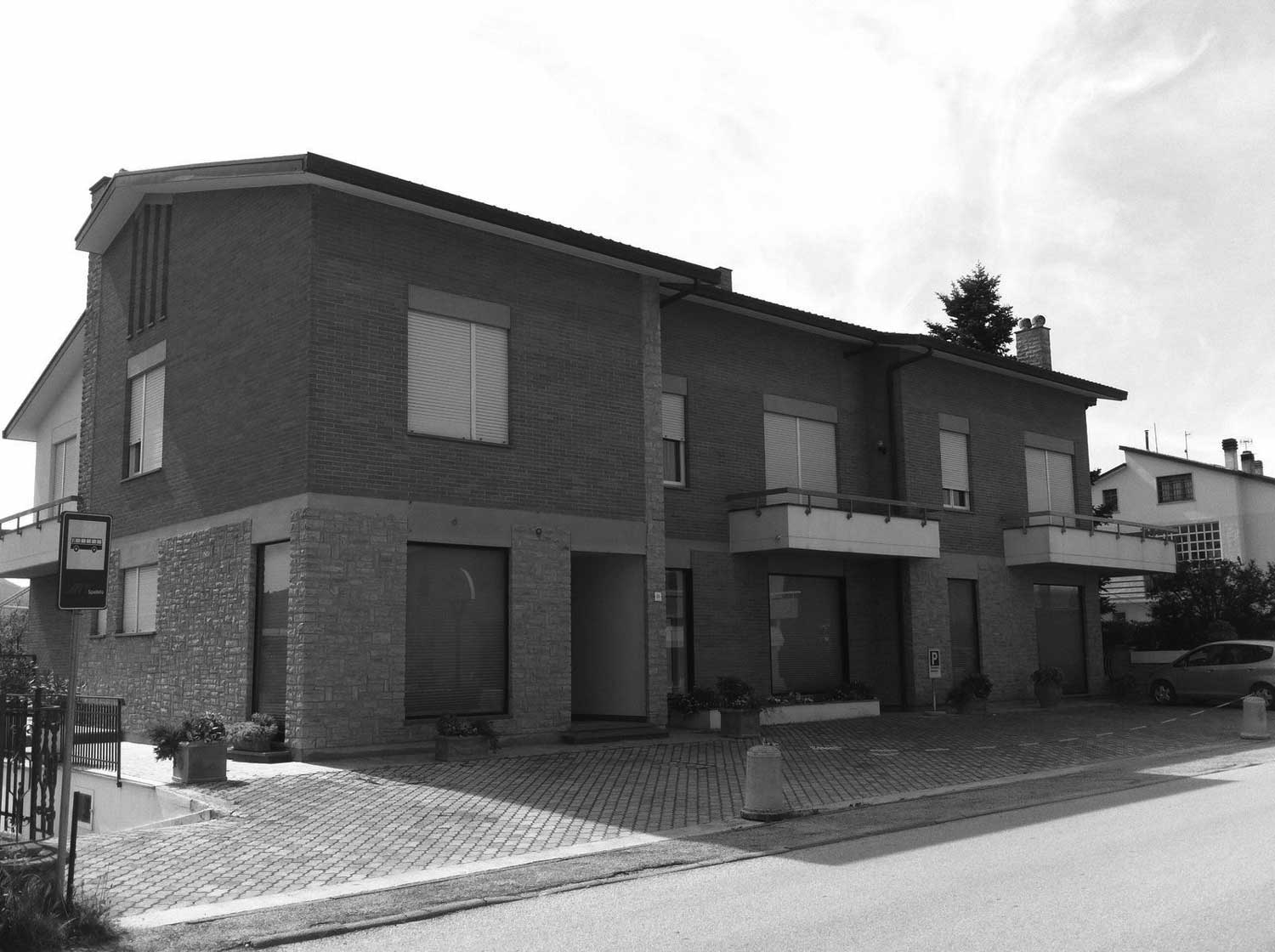 11 - Due edifici quadrifamiliari a S. Severa (RM) - Vista esterna