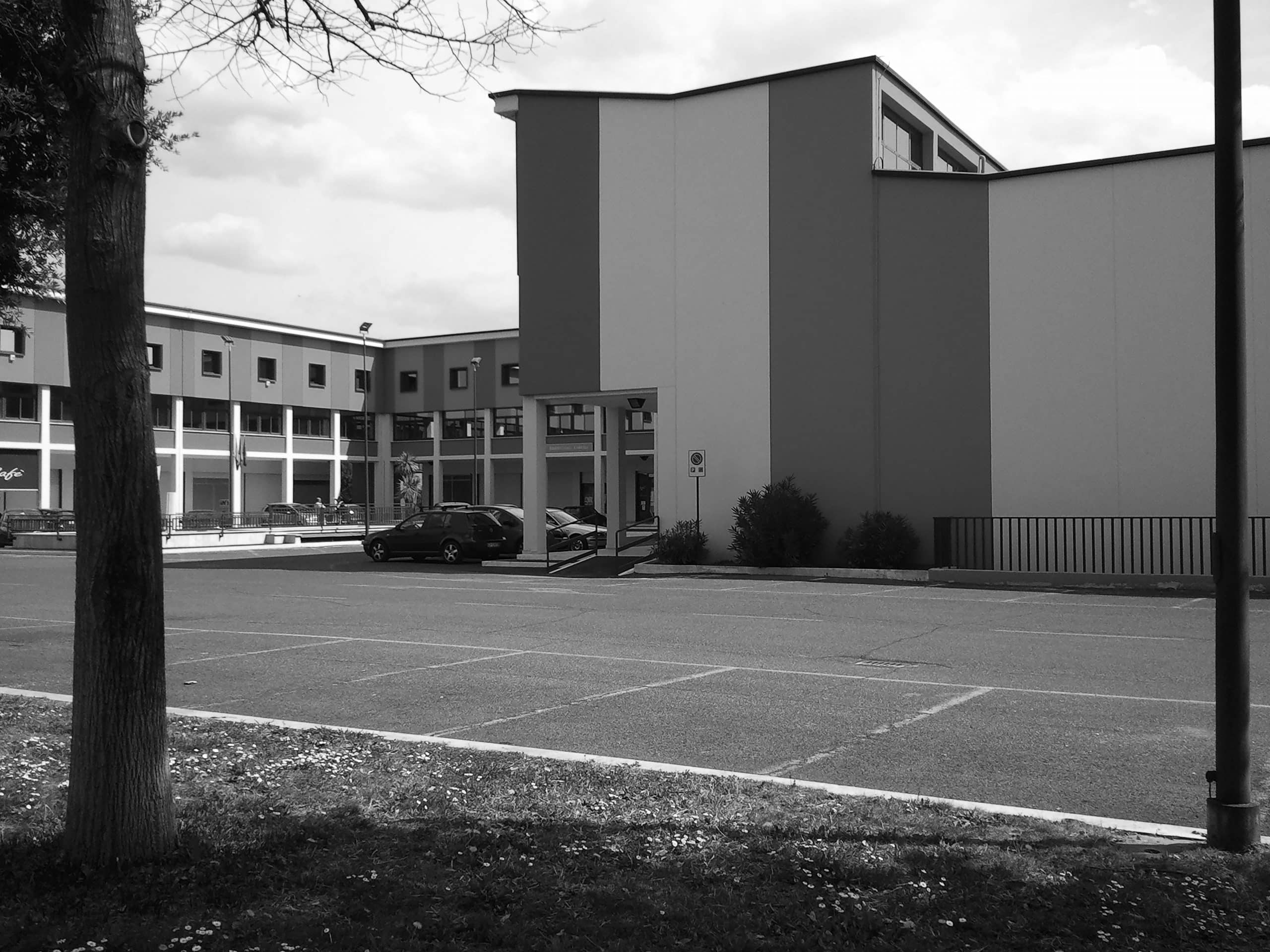 11 -  Edificio polifunzionale “La Triade” a via Longarina, Guidonia Montecelio (RM) - Vista esterna