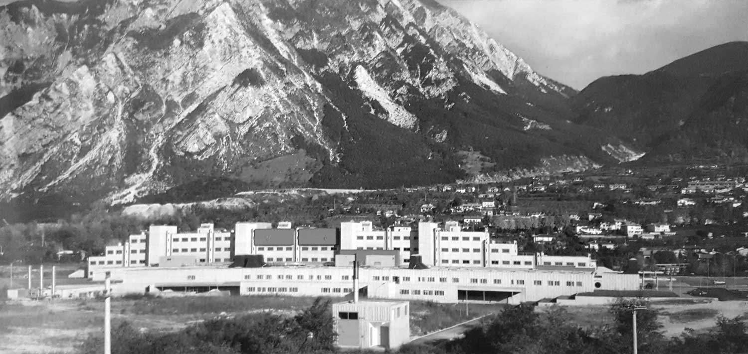 14 - Ospedale Civile S. Michele, Gemona del Friuli (UD), per SVEI; con G. Caprioglio, S. Pertoldeo, M. Villa e geom. P. Riva - Vista esterna
