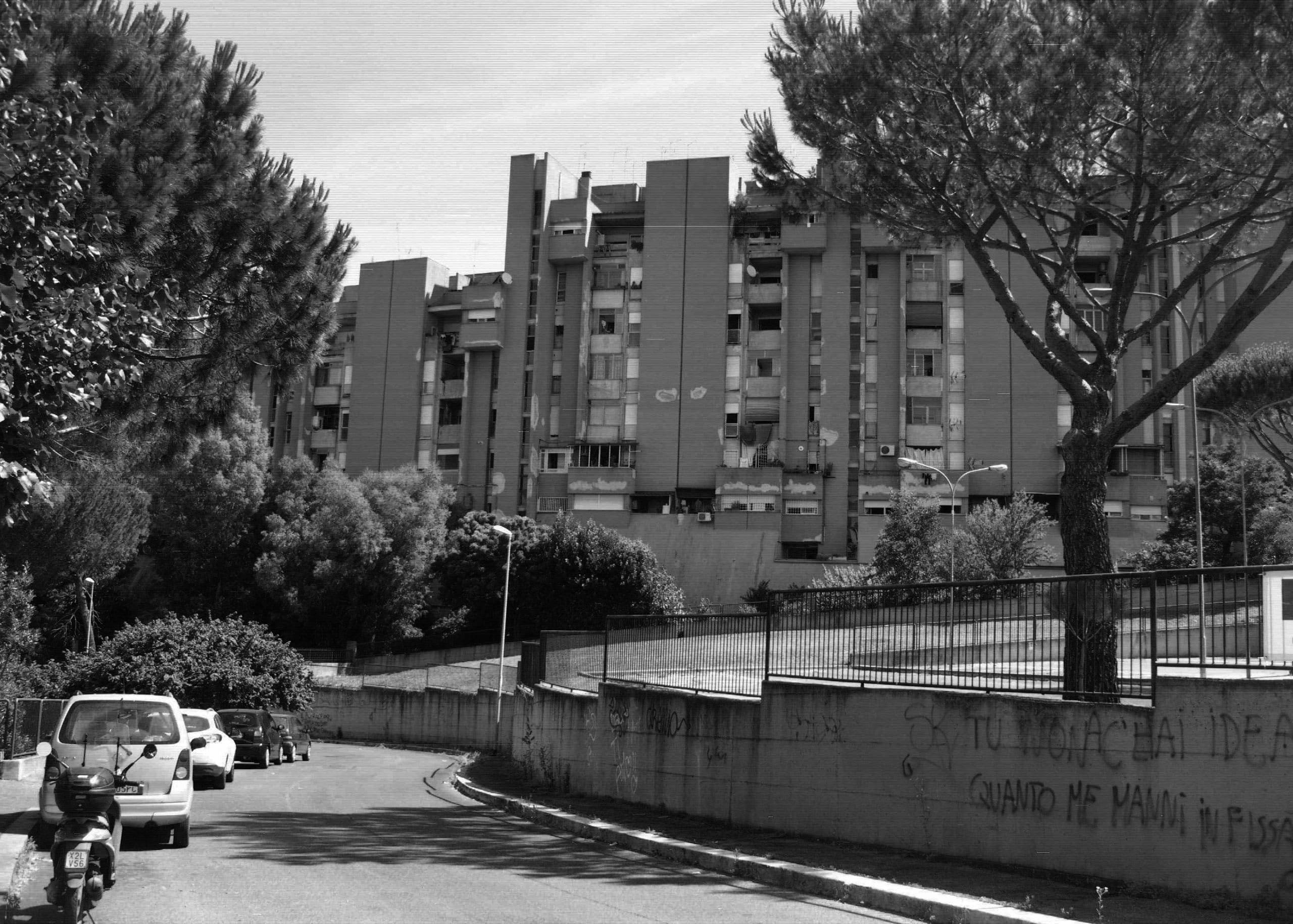 16 - Complesso residenziale nel PdZ Prima Porta, Roma, per IACP; progetto CoPER, con G. Calza Bini e altri - Vista esterna