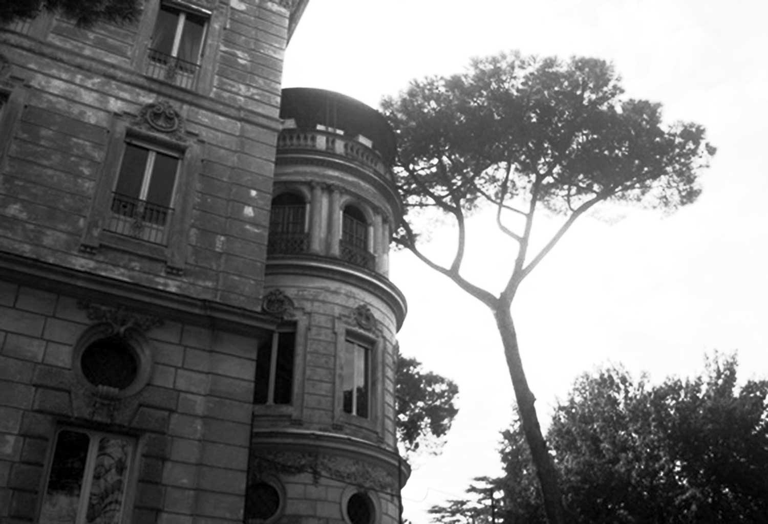 17 - Ristrutturazione del fabbricato Sforza Cesarini in via Garibaldi, Roma, per Soc. Liberty ‘70 - Vista esterna
