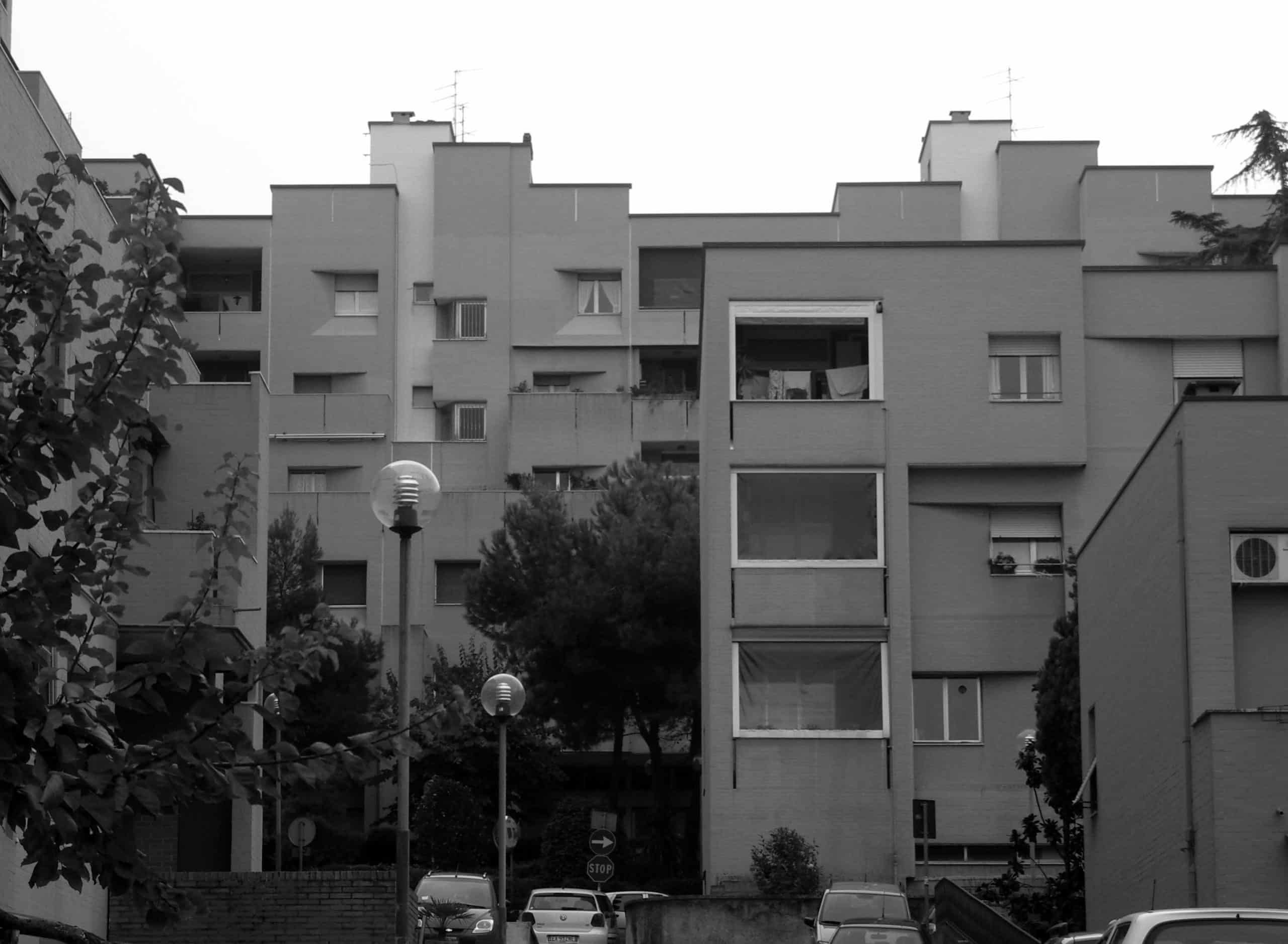 19 - Progetto di massima ed esecutivo della sistemazione urbanistica ed edilizia di 250 alloggi ad Ancona - Verbena, per Coop. Stamura; progetto CoPER - Vista esterna