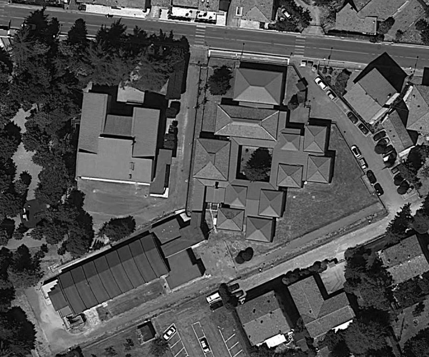 1 - Edificio della scuola media di Sarteano (SI) - Vista aerea