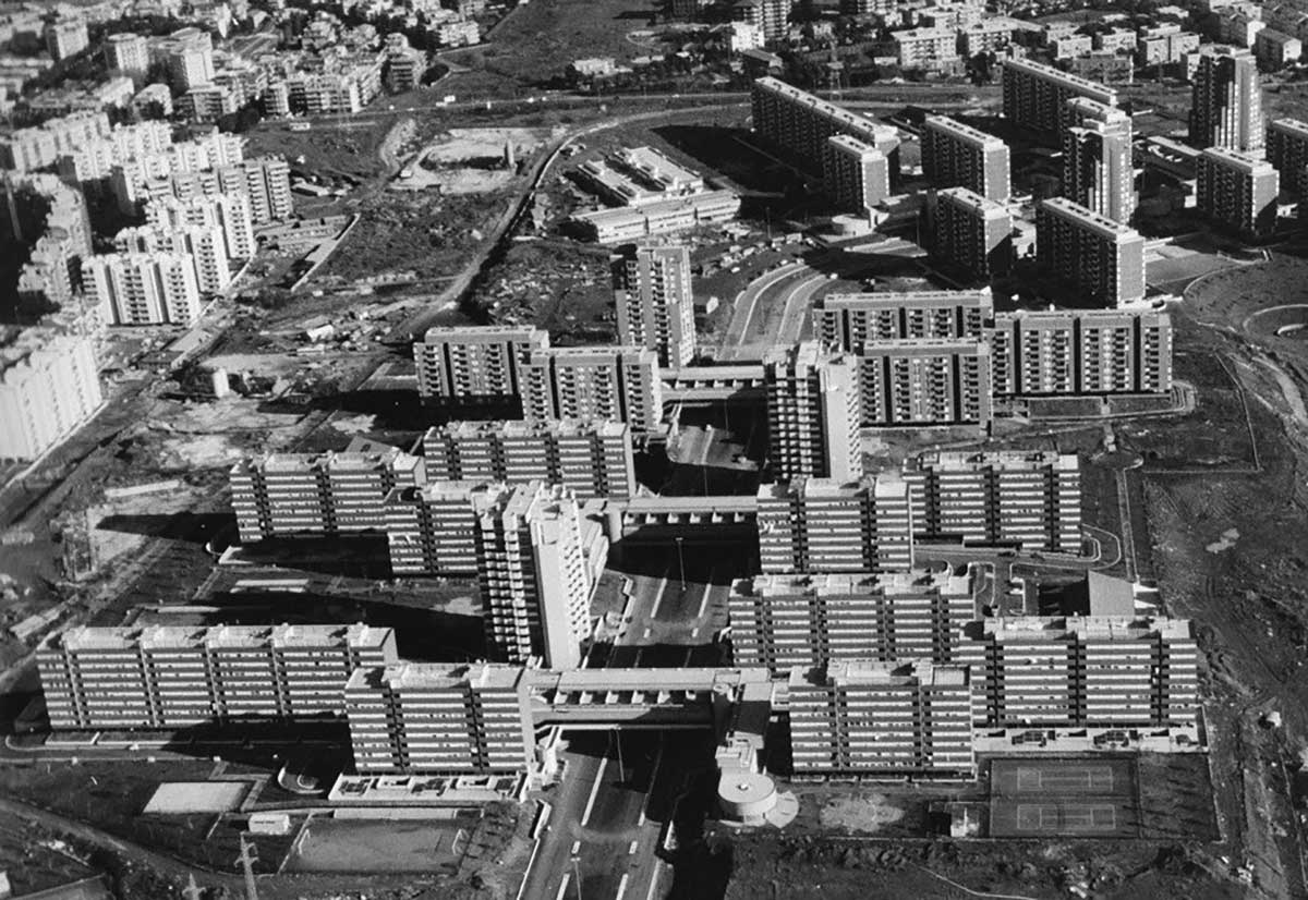 28 - Progetto urbanistico del Laurentino ‘38, Roma; con P. Barucci, S. De Rossi, L. Giovannini, C. Nucci - Vista esterna