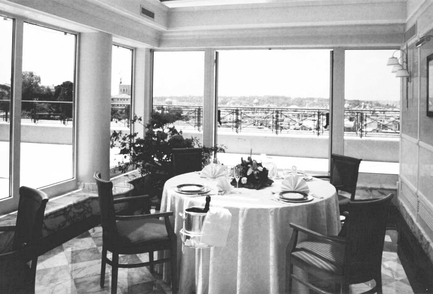 26 - Ristrutturazione Hotel Bernini Bristol, Roma, per SINA SpA - Vista interna del roof garden