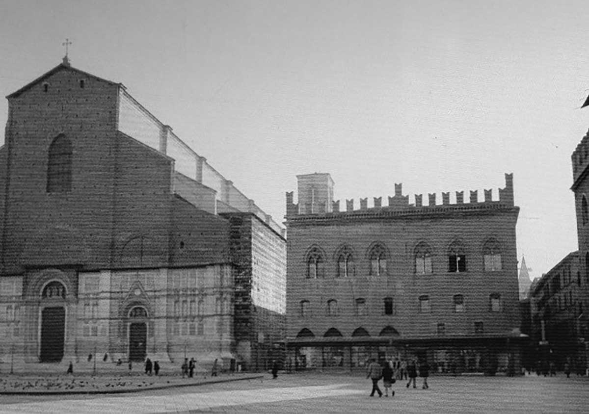31 - Restauro del Palazzo dei Notai in piazza Maggiore, Bologna; con M. Stara e F. De Trovato - Dettagli degli infissi esterni