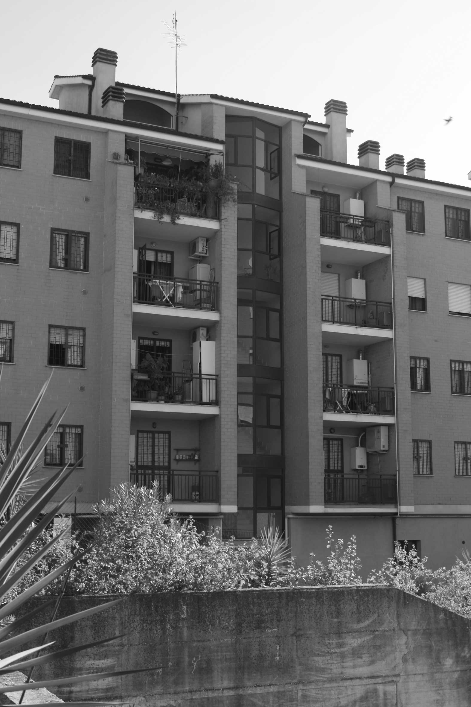 5 - Complesso residenziale in linea di 72 appartamenti e negozi a Roma - Massimina, per Coop. ICM - Vista esterna