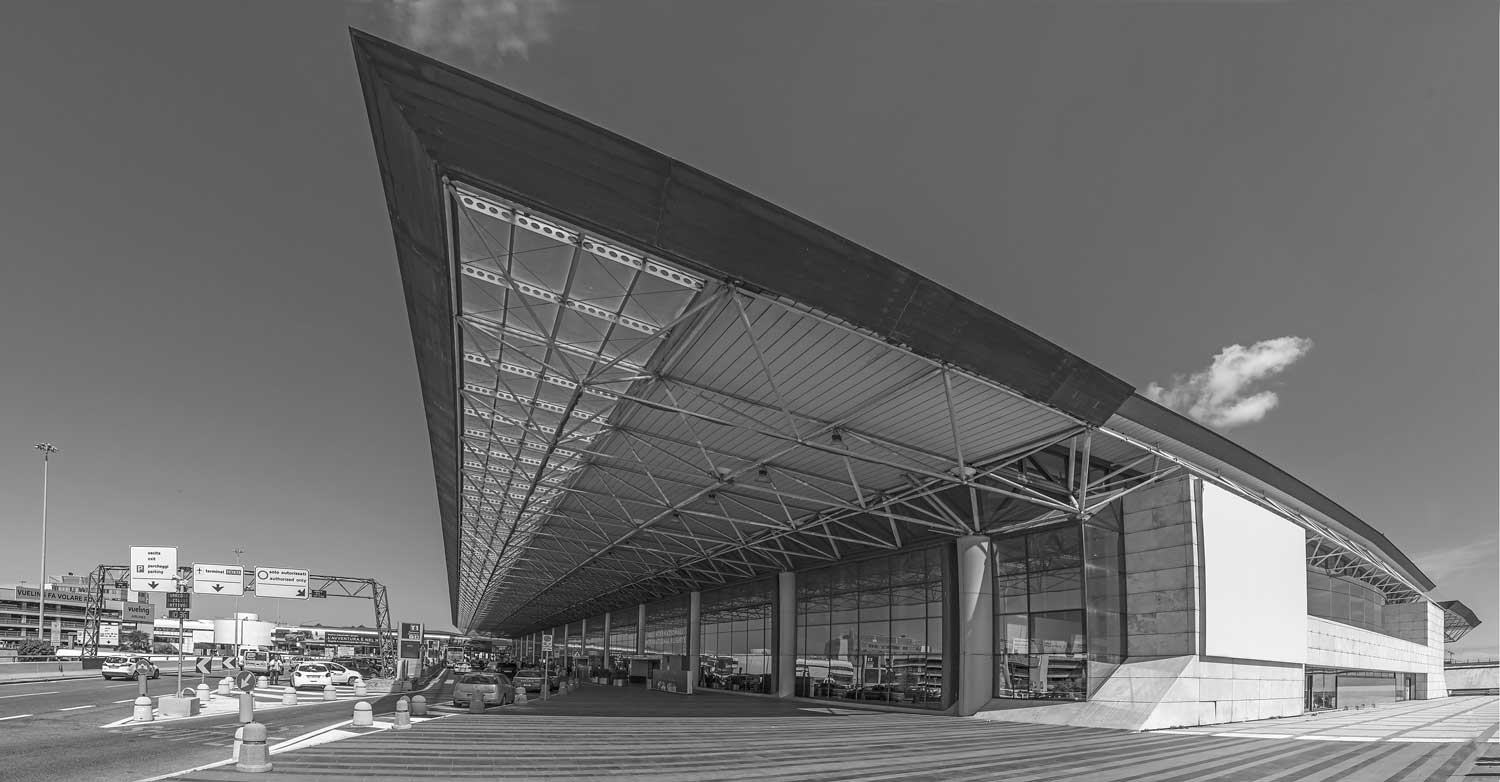 6 - Ampliamento e ristrutturazione dell’Aeroporto “Leonardo Da Vinci”, Fiumicino (RM), per ADR SpA; con Studio Valle e in collaborazione con ATI Bonifica e SPEA -Vista esterna del Terminal B “lato città” (T3)
