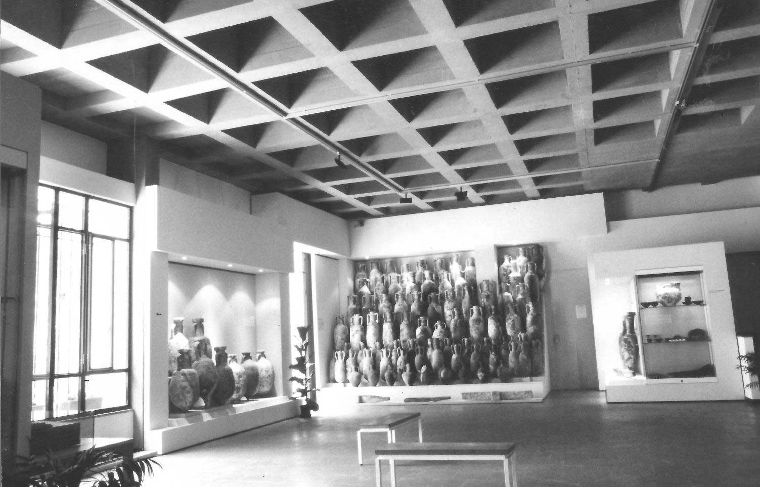 7 - Ampliamento del padiglione Classico del Museo Archeologico Regionale di Lipari (Messina); con E. Tonca - Vista interna della sezione archeologia