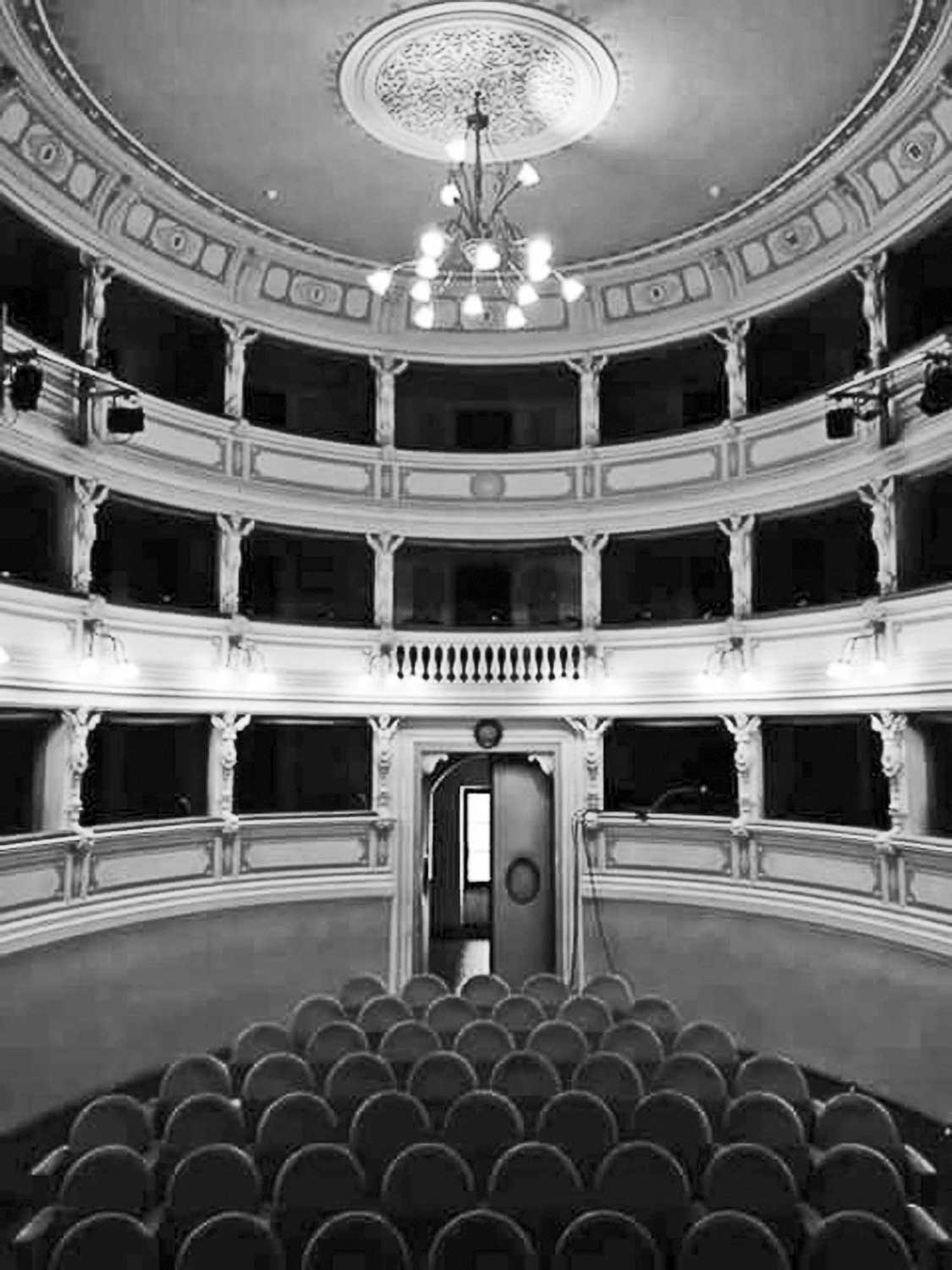 10 - Restauro e ristrutturazione del Palazzo Comunale con annesso Teatro degli Arrischianti, Sarteano (SI) - Vista interna del Teatro
