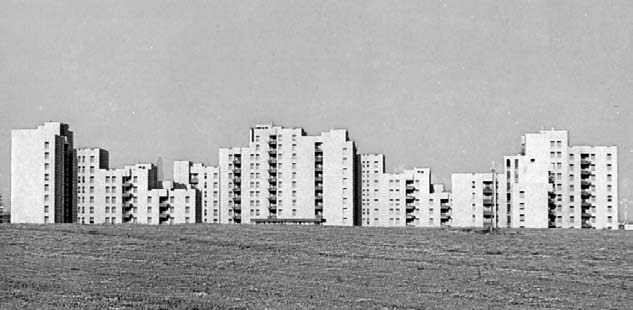 10 - Quartiere residenziale Gescal a Pomezia (RM) (con G. Bosso, R. Greco, G. Sciascia, G. Spina, G. Turbiani, ingg. R. Sbriccoli, V. Scalesse) - vista esterna