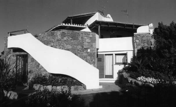 20 - Villa con arredamento e giardino a Porto Cervo (OT) - vista esterna