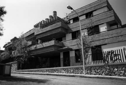 20 - Edificio residenziale a gradoni a Gaeta (LT), loc. Cappuccini - vista esterna