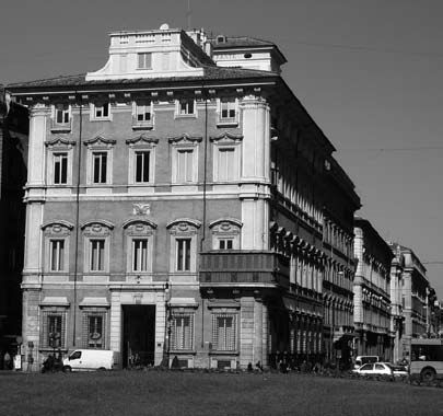 24 - Restauro di Palazzo Bonaparte in piazza Venezia, Roma (in collab.) - vista esterna