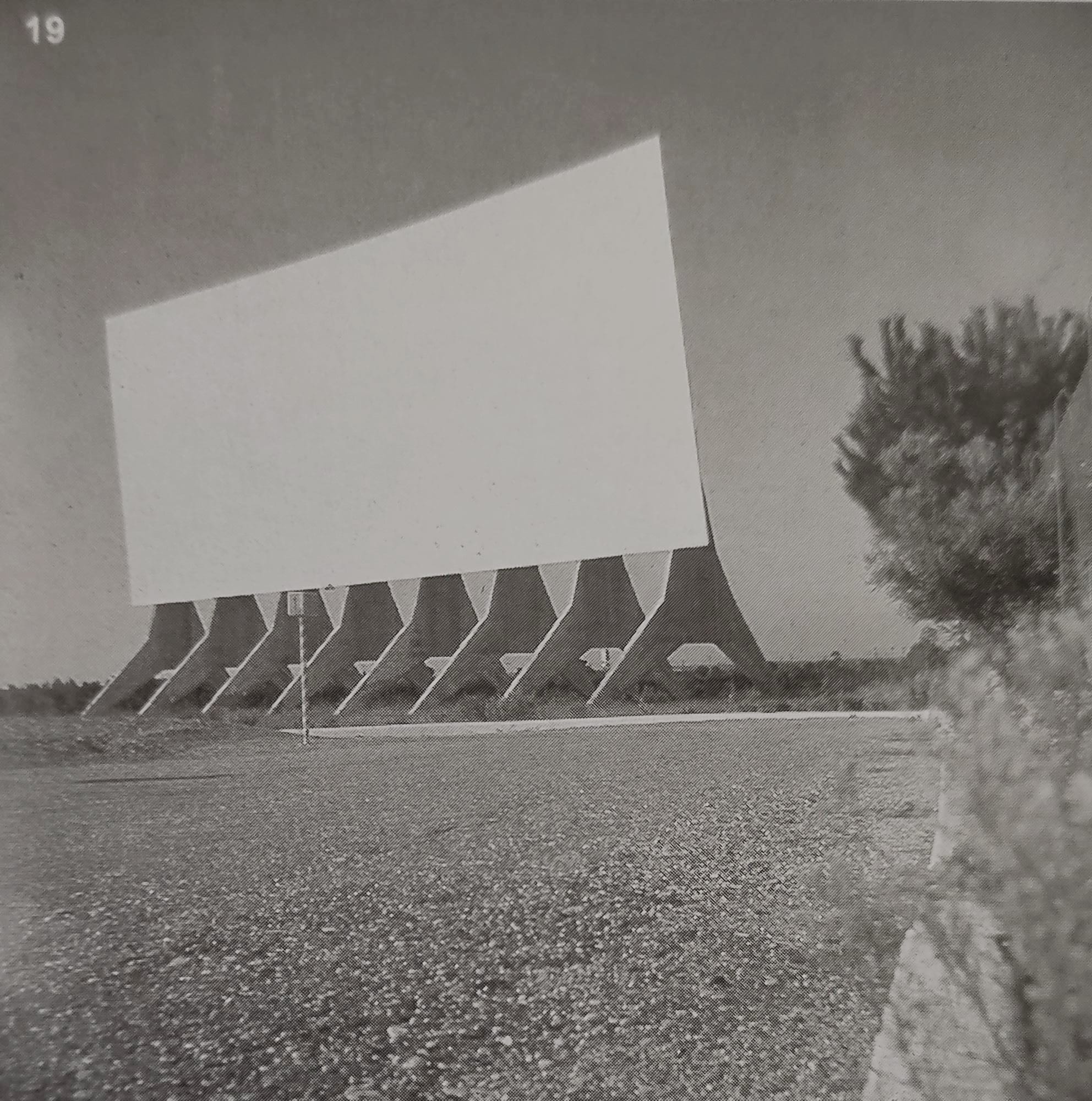 19 - Metro Drive-in Cinema a Casal Palocco, Roma, 1957- lo schermo