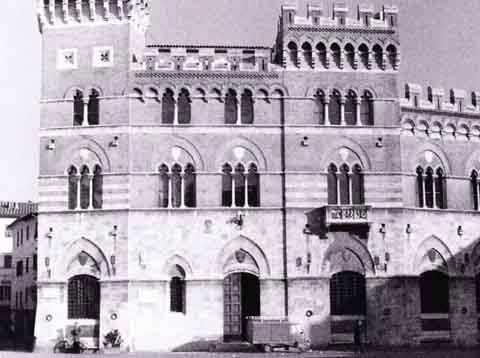3 - Palazzo neogotico sede dell'Amministrazione Provinciale di Grosseto, piazza Dante, Grosseto, 1987