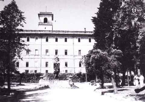 11 - Palazzo Orsini - Barberini a Monterotondo (RM), 1989, (con M. Taddei) - prospetto