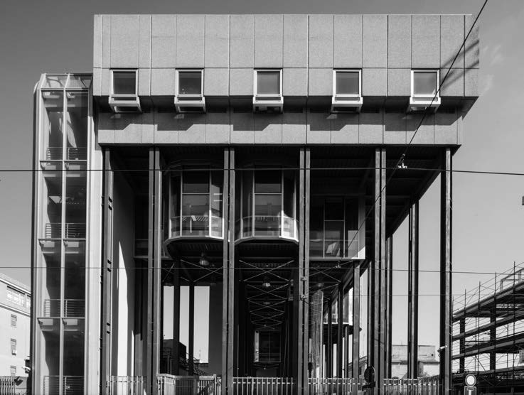 44. Centro Infosapienza (ex Istituto di Neuropsichiatria infantile) a Roma - San Lorenzo, G. De Giorgi, A.
Muntoni e M. Pazzaglini, collaboratori: M. Lauriola e L. Pazzaglini, 2012-15 - Vista esterna del prospetto su via dei Piceni