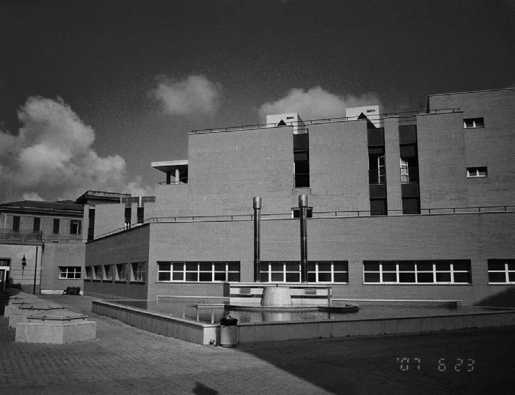 11. Ristrutturazione dell’Ospedale “S.
Camillo” a Roma, con A. Martini, consulenti sanitari P. Casini e T. Longhi, strutture A. Ressa, 1999 - Vista esterna