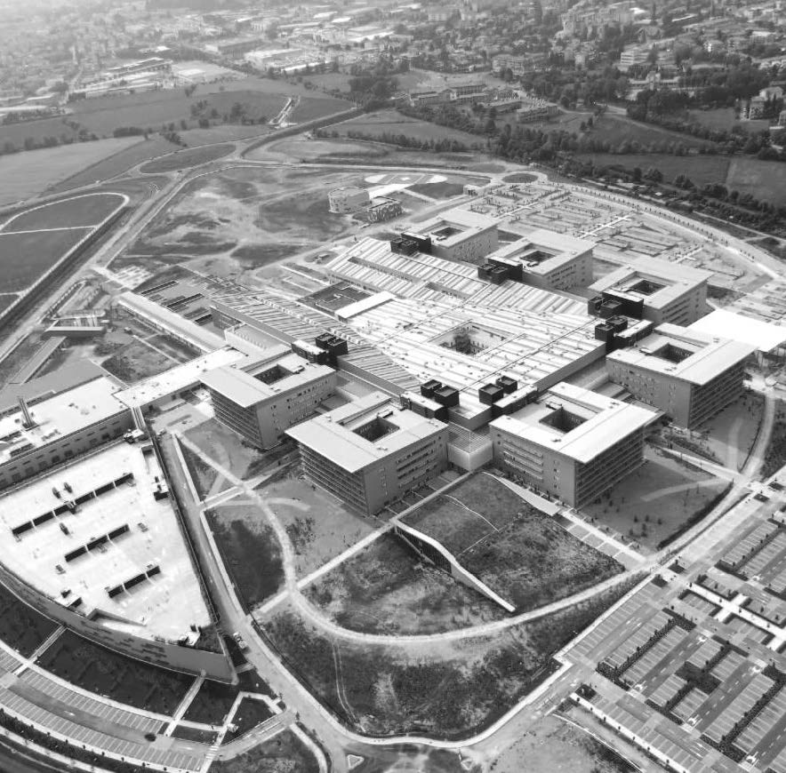 18. Ospedale
“Giovanni XXIII” a Bergamo, con A. Martini, in coll. con Studio Nuovo Ospedale di Bergamo (SNOB - A. Zublena, P. e F. Traversi, D. Romano e G. Parietti), consulente sanitario T.
Longhi, 2003-12 - Vista esterna dall’alto