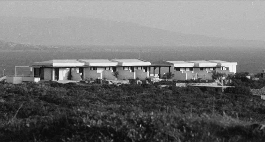 21. Condominio ‘Sa Casitta presso il Villaggio Le Vele a Stintino (SS), 1986 – Vista esterna d’insieme