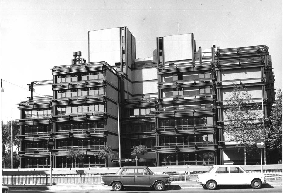 3. Hotel “Jolly” in corso d’Italia a Roma, con M. Ferretti per le strutture
in acciaio, 1970 - Vista esterna