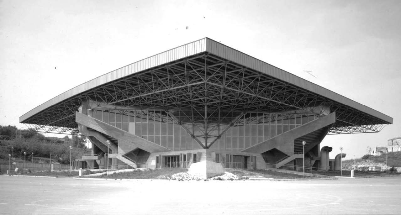 7. Palazzetto dello Sport a Chieti, con A. Martini e F. Martini, strutture M. Ferretti, concorso, 1979-80 - Vista esterna