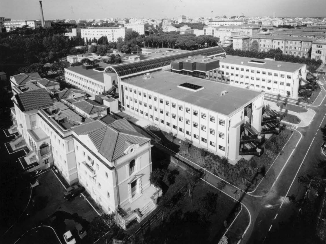 9. Trasformazione dell’Ospedale “Lazzaro Spallanzani” a Roma in Istituto
Nazionale di ricovero e cura per malattie infettive, con A. Martini, strutture M. Salabè, consulente sanitario T. Longhi, 1987-93 - Vista dall’alto