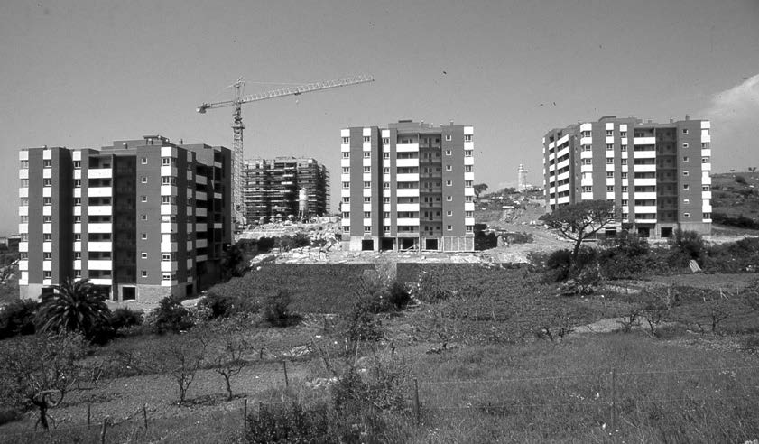 13. Progetto e direzione lavori di sei edifici a torre per alloggi sociali nel Piano di Zona n. 3 / Cisterna-Faro a Civitavecchia (RM), 1974 – Vista esterna