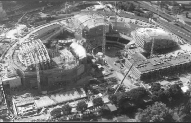 13. Appalto per la costruzione dell’Auditorium di Roma – Parco della Musica, 2000-03 – Vista dall’alto delle coperture delle tre sale in costruzione
