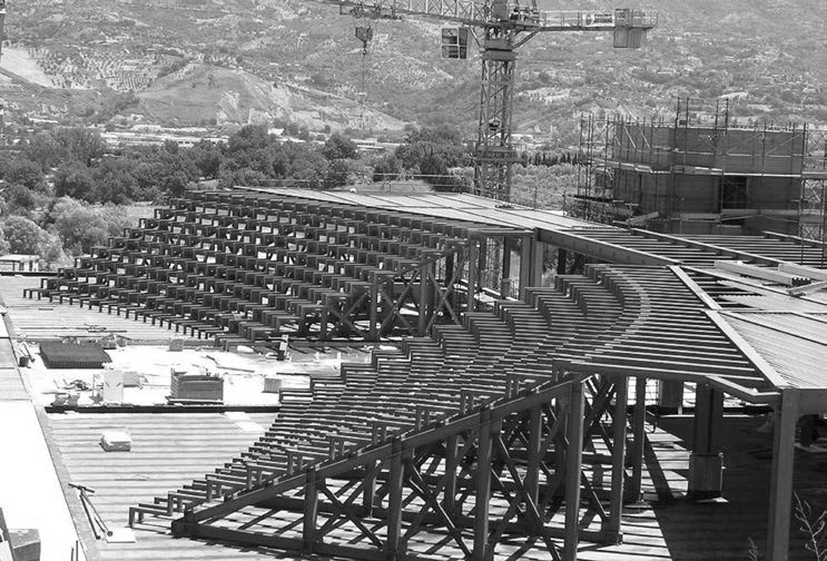 17. Concessione per la realizzazione dell’Edificio Multifunzionale UNICAL – Università della Calabria in piazza Vermicelli a Rende (CS), 2003-08 – Vista della struttura della cavea in costruzione