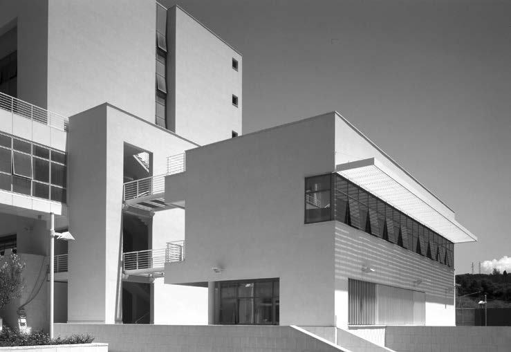 20. Realizzazione della Facoltà di Ingegneria, Università degli Studi di Messina, 2003-08 – Vista esterna della biblioteca