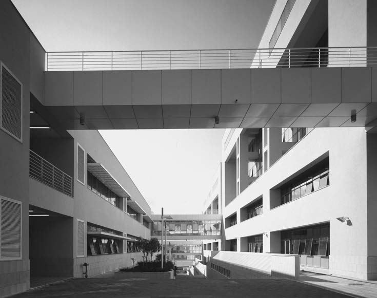 22. Realizzazione della Facoltà di Ingegneria, Università degli Studi di Messina, 2003-08 – Vista esterna di dettaglio