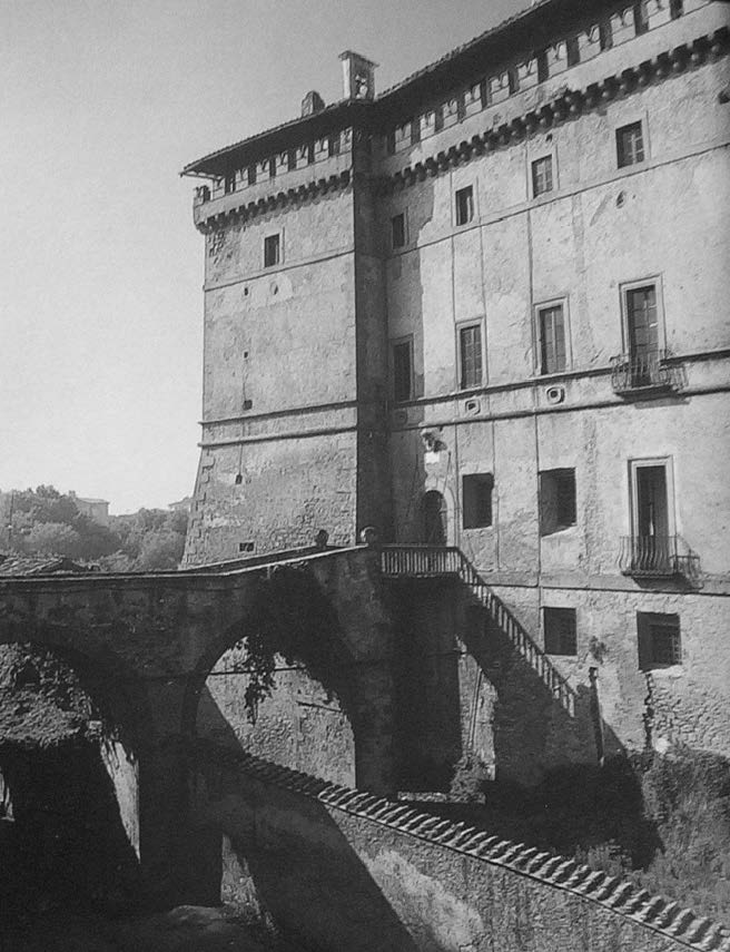 28. Progetto di consolidamento e restauro di un torrione e di messa a norma impiantistica del Castello Ruspoli a Vignanello (VT), 2007-10 – Vista esterna