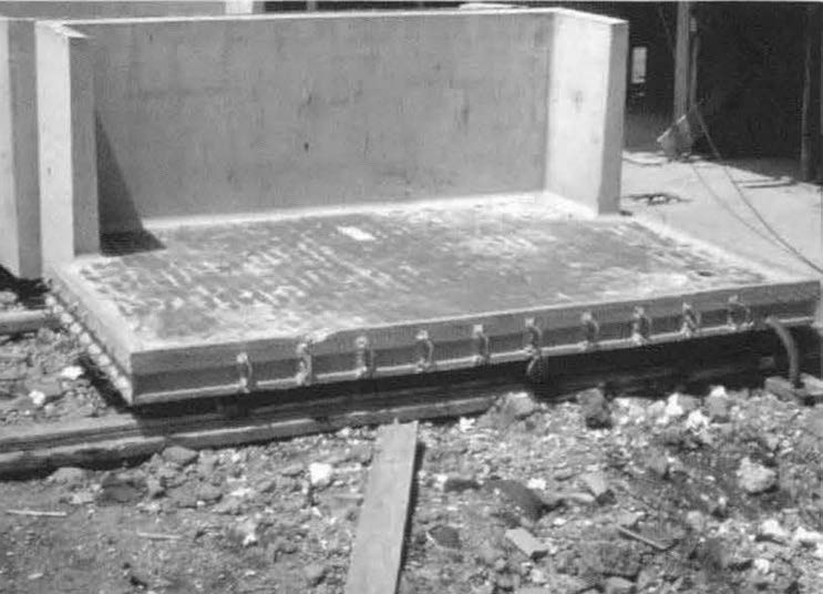 5. Appalto per la costruzione di 700 alloggi e 3 edifici ponte per il PdZ n. 38 Roma - Laurentino, 1976-78 – Vista di dettaglio dell’elemento prefabbricato del balcone