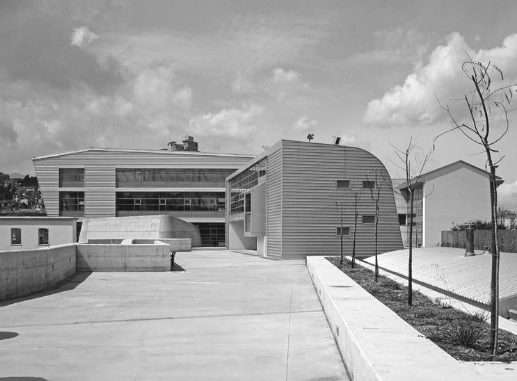 8. Incubatore e centro di animazione economica per PMI in loc. ex Cartiera Savoni a Ceccano (FR), 1996-2000 – Vista esterna